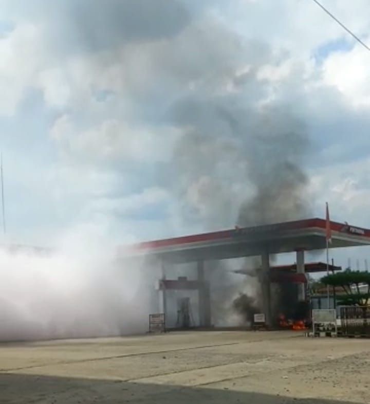 Dua Karyawan SPBU Terbakar dan Kreta Yamaha Ludes