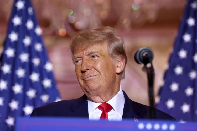 Meta akan Pulihkan Akun Facebook dan Instagram Donald Trump