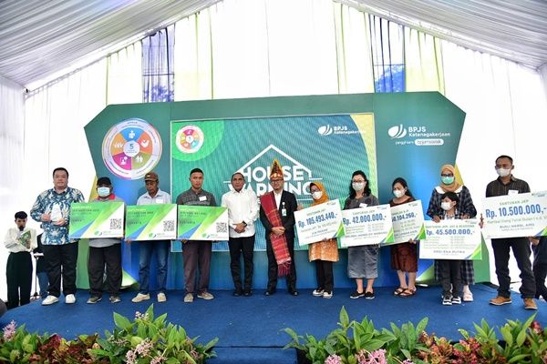 Tingkatkan Jaminan Kesehatan Masyarakat Sumut, Gubernur Edy Rahmayadi Serahkan 10 Ribu BPJS Ketenagakerjaan