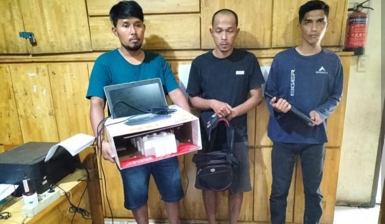 Tiga Pria Pembuat STNK Palsu Ditangkap saat Konsumsi Sabu