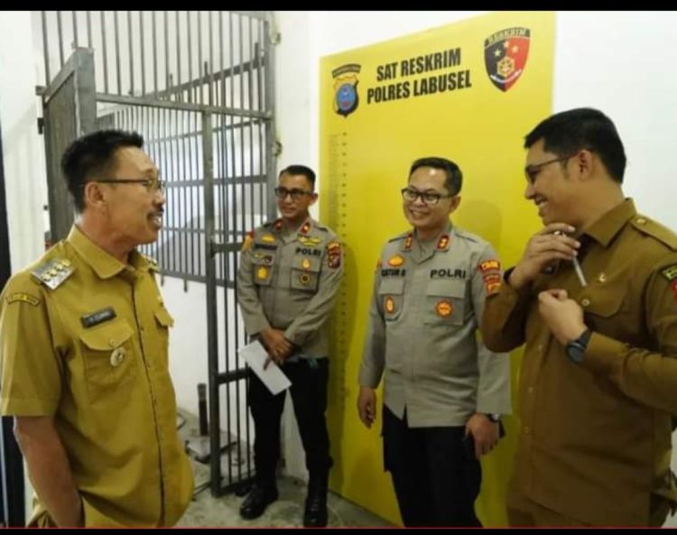 Bupati H. Edimin Tinjau Sel Tahanan Polres Labuhanbatu Selatan