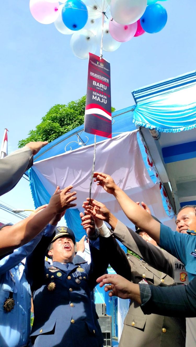 Keseruan Hari Bhakti Imigrasi ke-73, Kantor Imigrasi Sibolga Lakukan Pelepasan Balon ke Udara