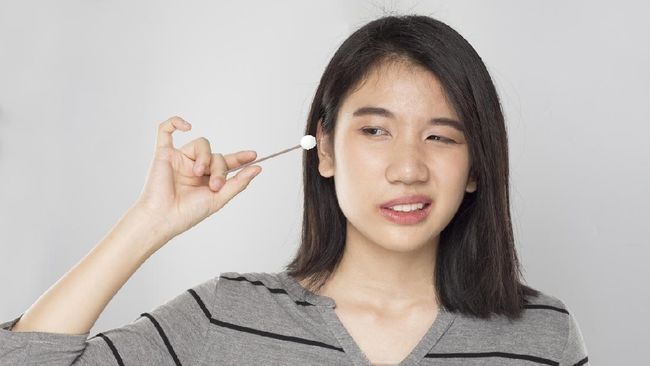 5 Cara Membersihkan Kotoran Telinga yang Keras