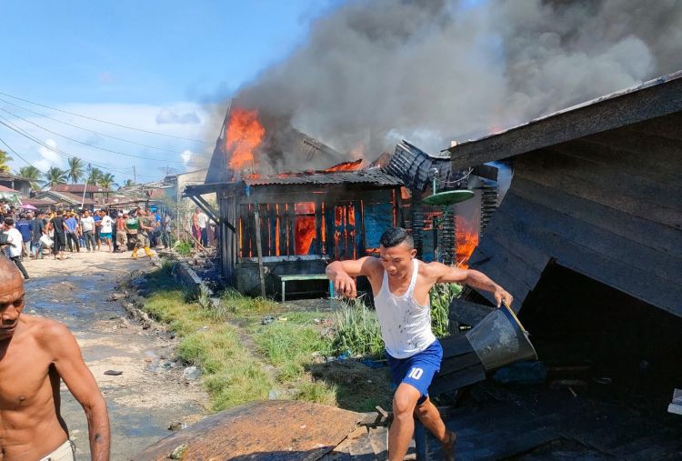 5 Rumah Warga di Sei Berombang Ludes Terbakar