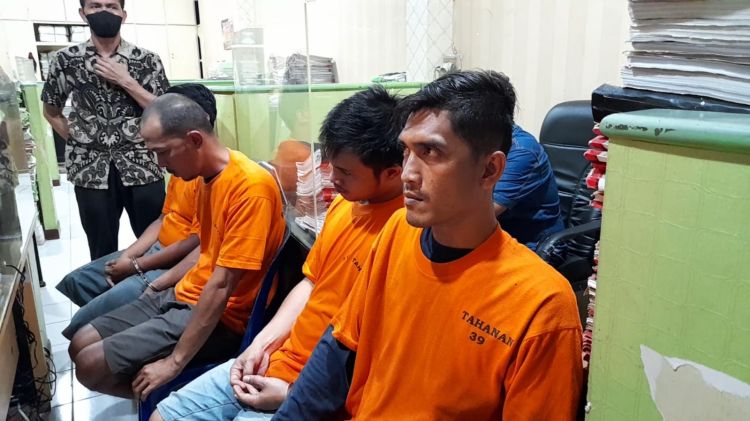 Polrestabes Medan Tahan Empat Pria  Pembuat STNK Palsu