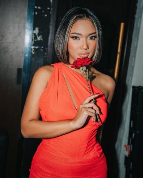 Pesona Penyanyi Seksi  Berdarah Kupang