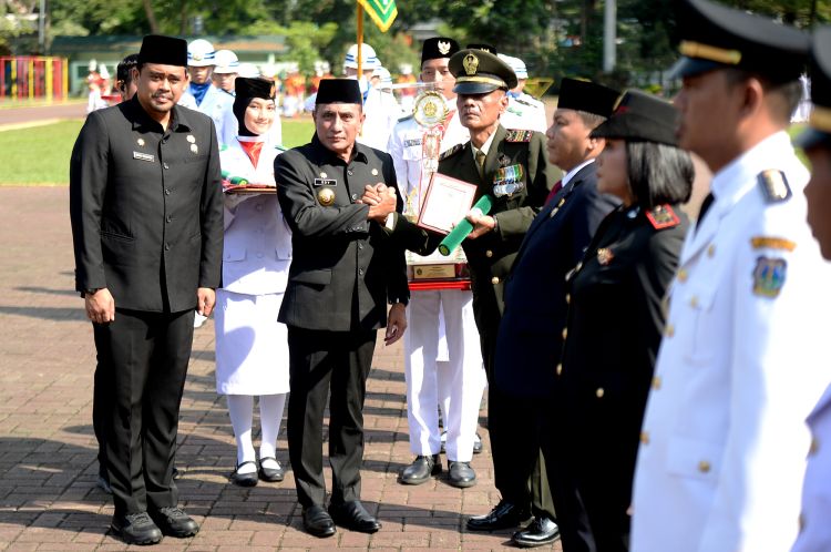 3 Kecamatan di Sumut Terima Penghargaan Tunggul Kecamatan Terbaik
