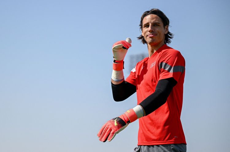 Bayern Muenchen Datangkan Yann Sommer untuk Gantikan Manuel Neuer