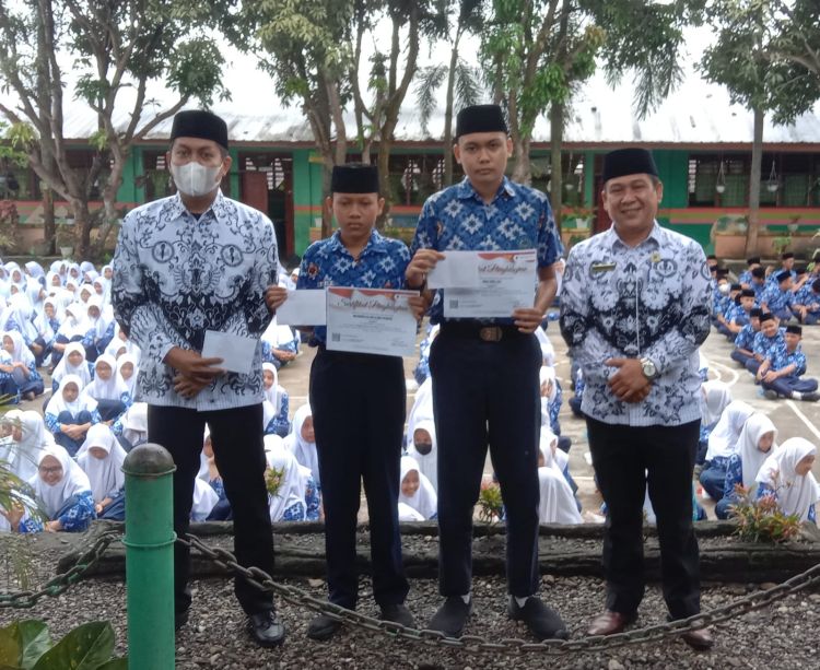 Kompetisi Insight Sadewa Cup, Siswa MTs Labuhanbatu Raih Juara 1 dan 3