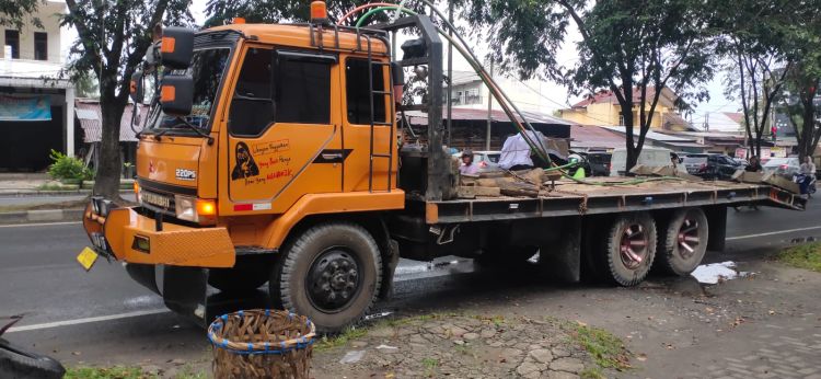 Wanita Pengendara Motor Tewas Ditabrak Truk