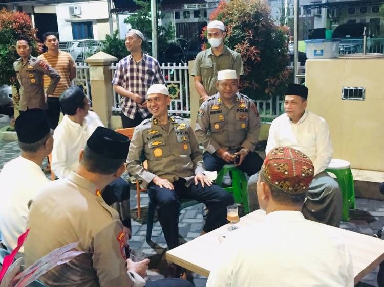 Safari Subuh, Irjen Dadang Bersama Jajaran Ngeteh Bareng Jamaah Masjid