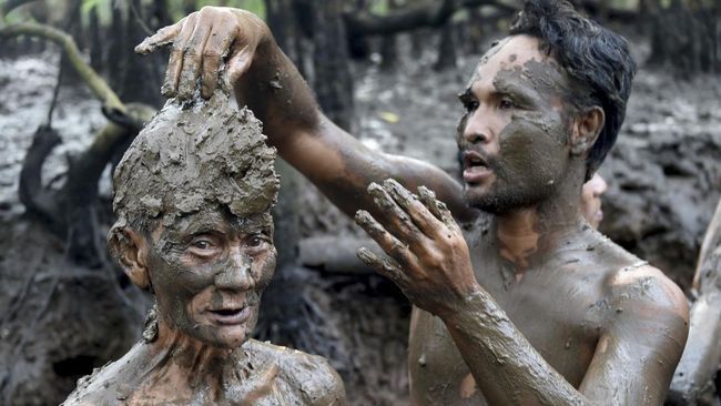 Viral di TikTok, Simak Baik-baik 5 Bahaya Mandi Lumpur Berikut Ini
