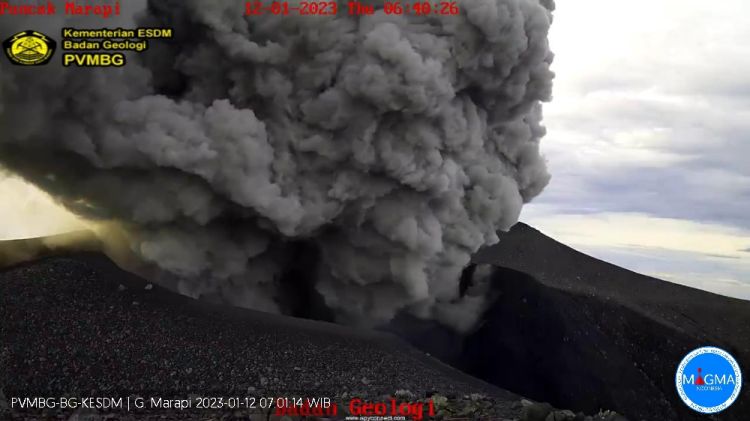 Dalam Satu Hari, Gunung Marapi Sumbar Alami Enam Kali Erupsi