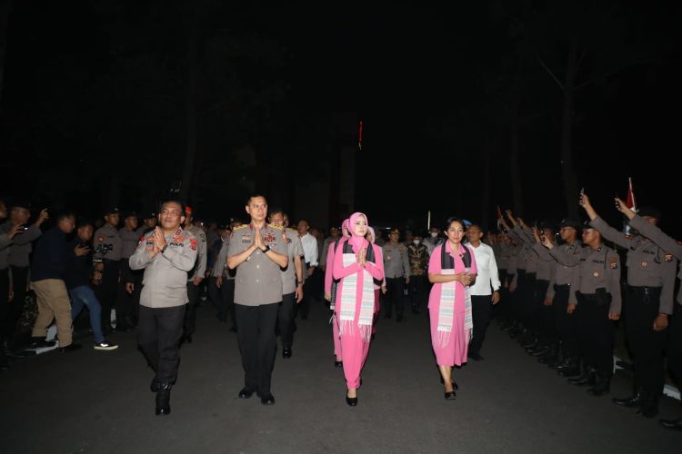 Haru, Lagu Sampai Jumpa Milik Endank Soekamti Iringi Pelepasan Irjen Pol Dadang Hartanto