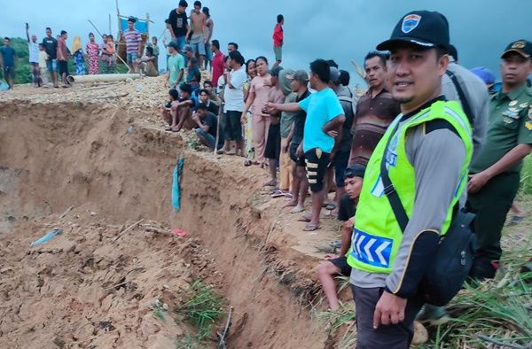 Dua Penambang Emas Ilegal di Mandailing Natal Tewas Tertimbun Tanah Longsor