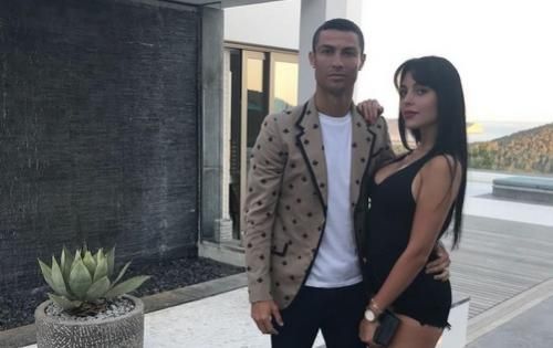 Ronaldo Langgar Aturan Karena Kumpul Kebo