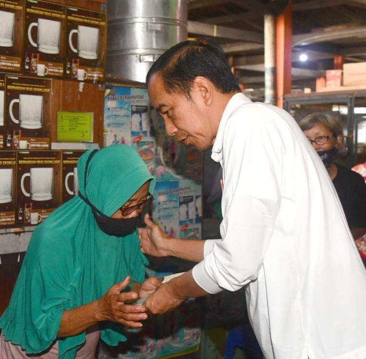 Presiden Jokowi Harap Aktivitas Perdagangan Kembali Semarak Setelah Pencabutan PPKM