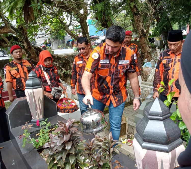 Jelang Muscab ke XVII, Ketua MPC PP Kota Medan Ziarah ke Makam Mantan Ketua MPW PP Sumut Alm Anuar Shah