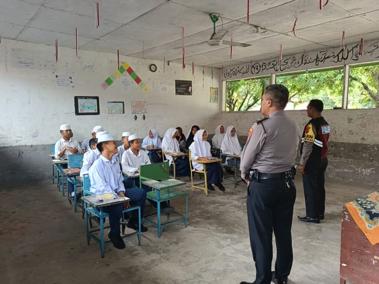 Polres Labusel Ajarkan Siswa Patuhi Aturan Lalulintas dan Hindari Narkoba
