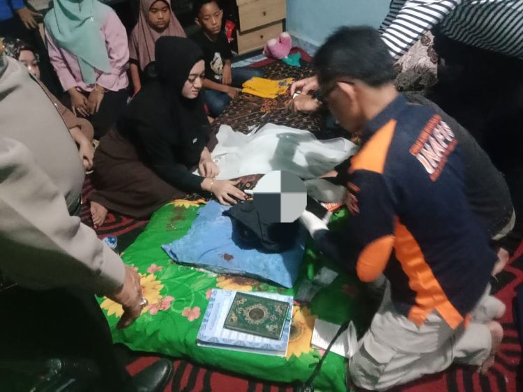 Usai Kirim Pesan, Wanita Remaja Gantung Diri