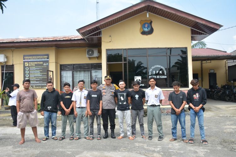 Kapolres Labusel Mediasi Pertikaian Anak di Sungai Kanan
