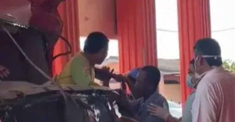 Hebat Bah, Pengemudi Bawa Truk Hancur ke Rumah Sakit