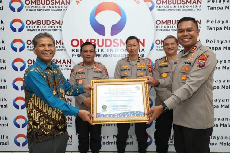 Kapolres Labuhanbatu Tenerima Piagam Penghargaan dari Ombudsman RI
