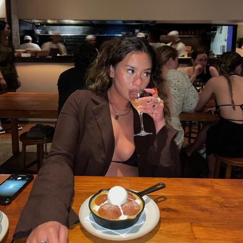 Berani Tampil Terbuka,  Cantik dan Seksi Zahwa