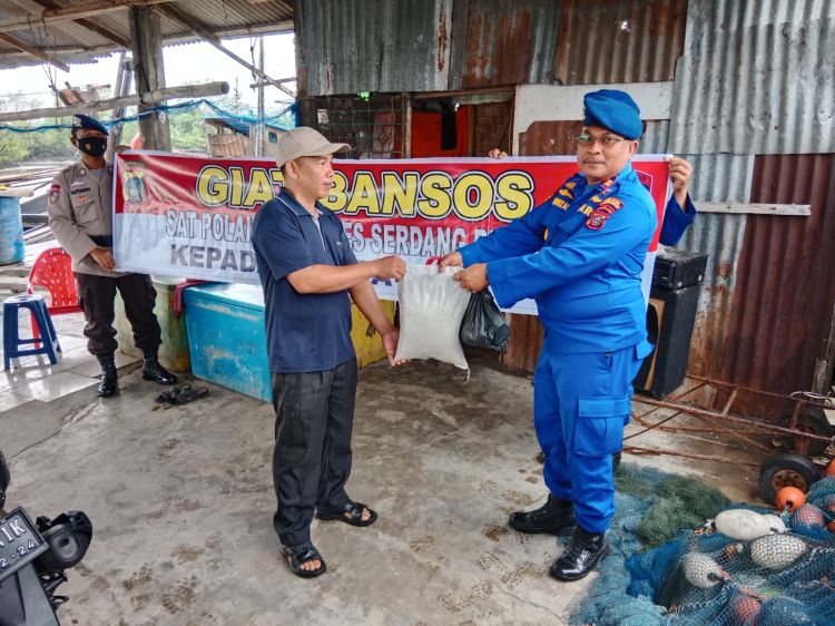 Satpolair Sergai Beri Bantuan Ke Masyarakat