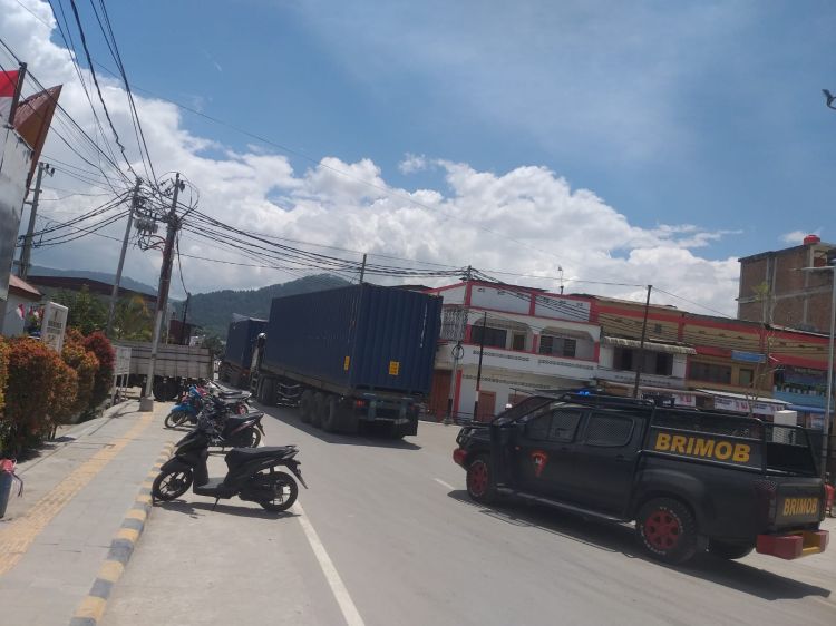 Polda Sumut Kawal Logistik F1H2O Tinggalkan Balige