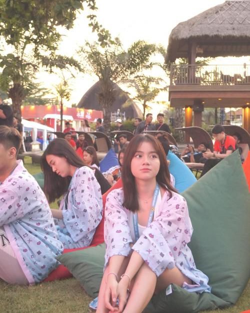 Duh, Gemesin ! Lagi Bengong Aja Kayes Terlihat Cantik Banget