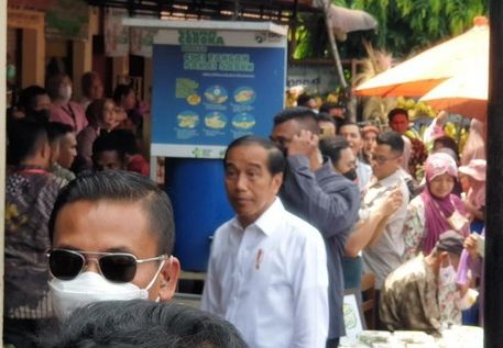 Warga di Pasar Bakti Medan Histeris Sambut Kedatangan Jokowi