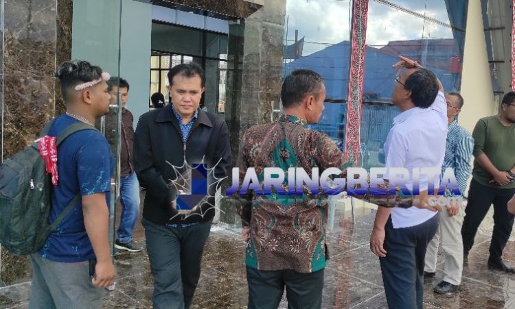 Masih Perlu Perbaikan, Bupati Humbahas Tinjau Proses Pengerjaan Mall Pelayanan Publik
