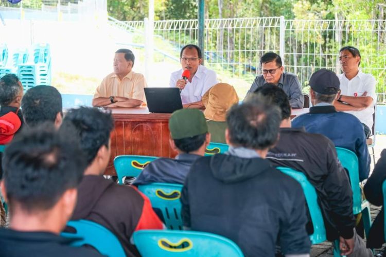 Pengembangan Food Estate, Bupati Humbahas Duduk dan Berdiskusi Bersama Petani
