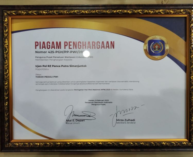 Kapolda Sumut Terima Penghargaan Tokoh Peduli Wartawan dari PWI