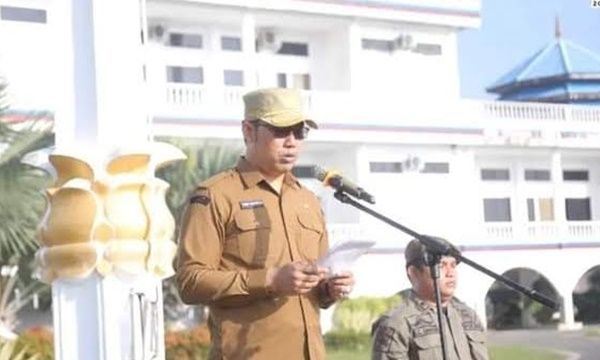 Pimpin Apel Gabungan Pemkab, Sekda Labusel Minta ASN Pedomani Peraturan