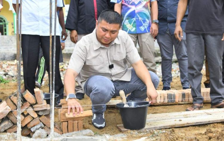 Bupati Labura Bantua Rumah Tahfiz Al Jamiah Rp10 Juta