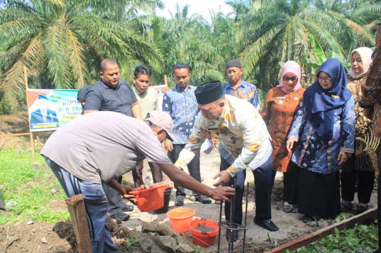 Bupati Meletakkan Batu Pertama Pembangunan Ruang Kelas MIN 2 Labuhanbatu