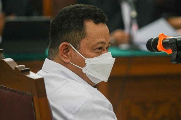 Lebih Tinggi dari Tuntutan, Kuat Maruf Divonis 15 Tahun Penjara