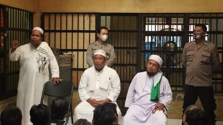 Ajak Tahanan Tingkatkan Keimanan, Polres Labuhanbatu Gelar Binrohtal