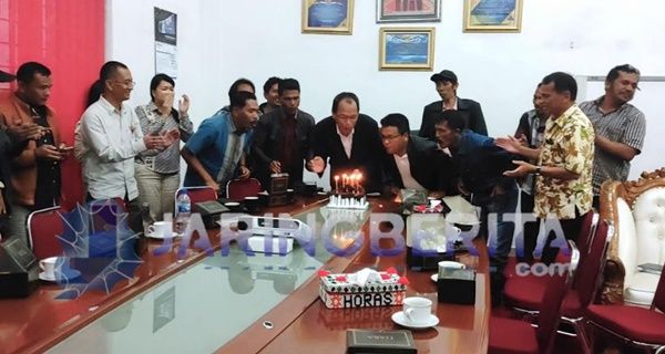 Rayakan HPN Bersama Sejumlah Wartawan, Bupati Dosmar: Karena Pemberitaan, Kami Berbenah