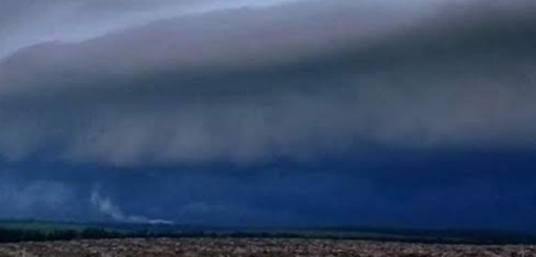 Fenomena Alam Awan Hitam Memanjang di Langit Perlabian, Ini Tanggapan BMKG