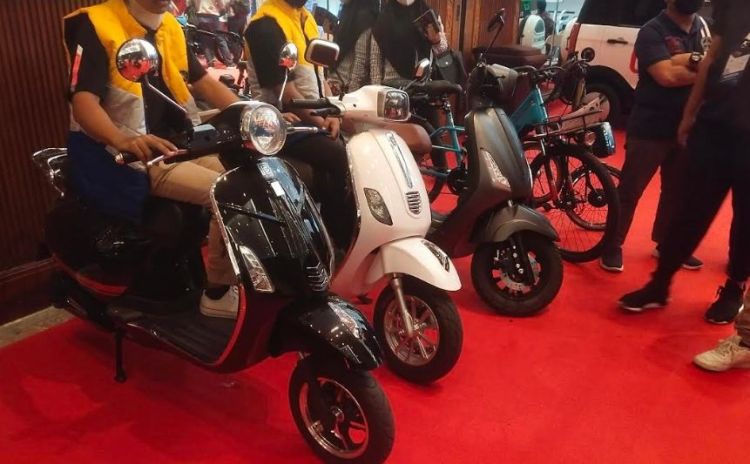 Jokowi Sebut Motor Listrik Dapat Insentif Lebih Dulu
