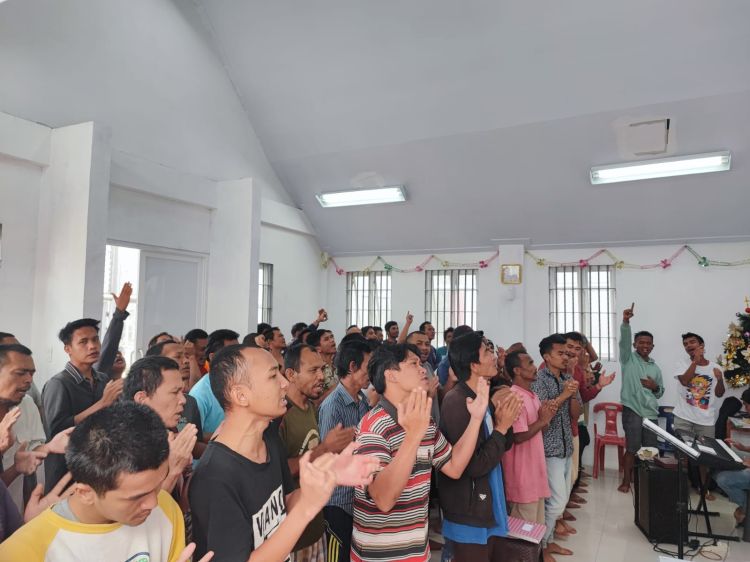Ibadah Kebaktian, Tingkatkan Keimanan Warga Binaan Rutan Kabanjahe Kanwil Kemenkumham Sumut
