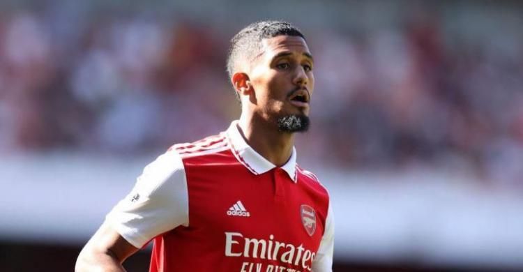 Bek Arsenal, Sabila Lapar Prestasi