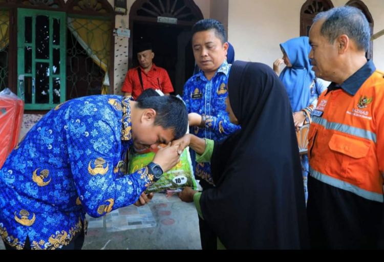 Bupati Temui Korban Kebakaran Kampung Pajak Dan Salurkan Bantuan