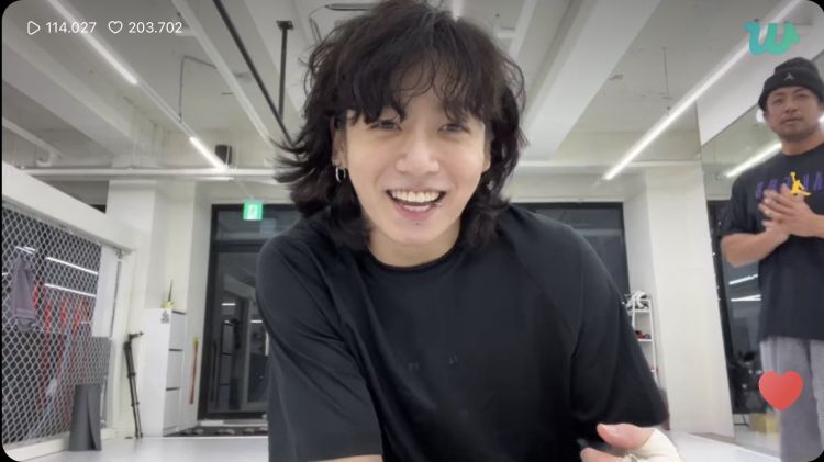 Jungkook Pamer Gaya Rambut Baru, Fans BTS Sebut Gaya Serigala