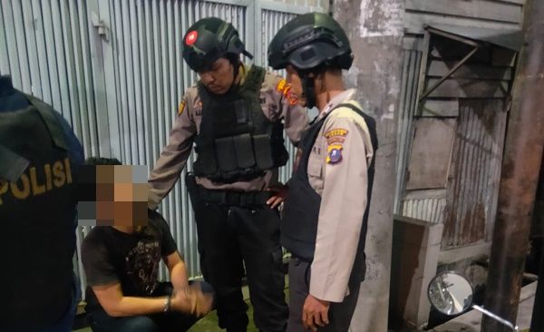 Kantongi Sabu-sabu, Pemuda Ini Pasrah Disergap Polisi