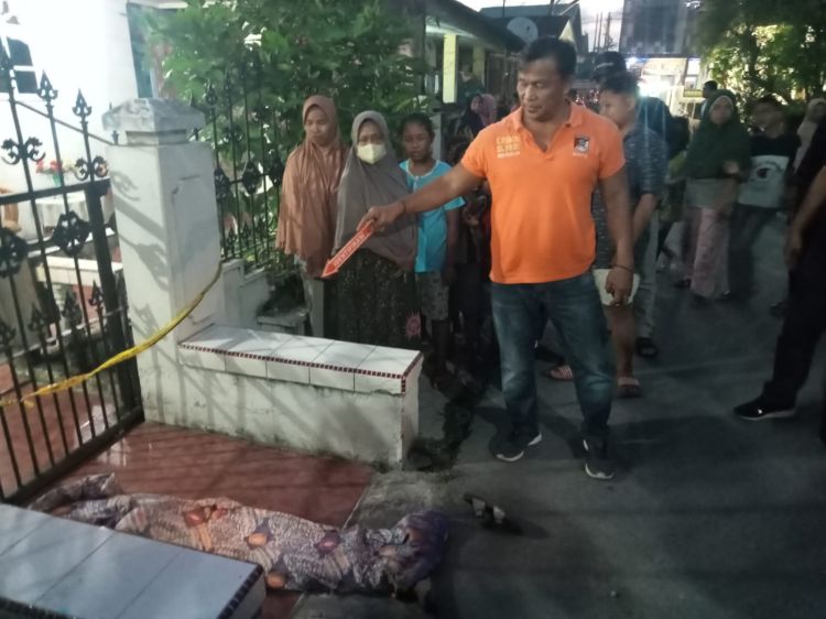 Mayat Wanita Lansia di Depan Rumah Mewah Belum Diambil Keluarga