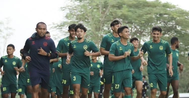 Bermain Tandang Dikandang, Elang Jawa Harus Rilek